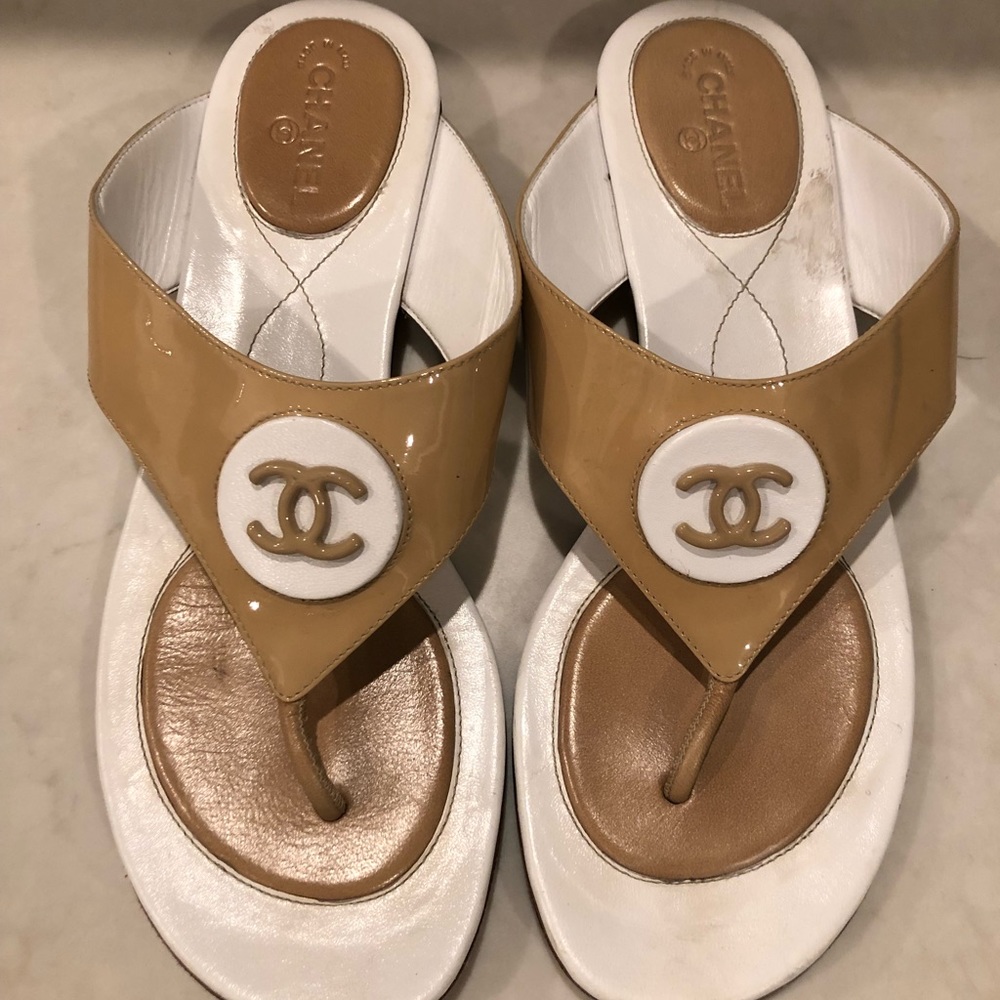 RARE FIND!!! Patent Leather CHANEL flip flops
